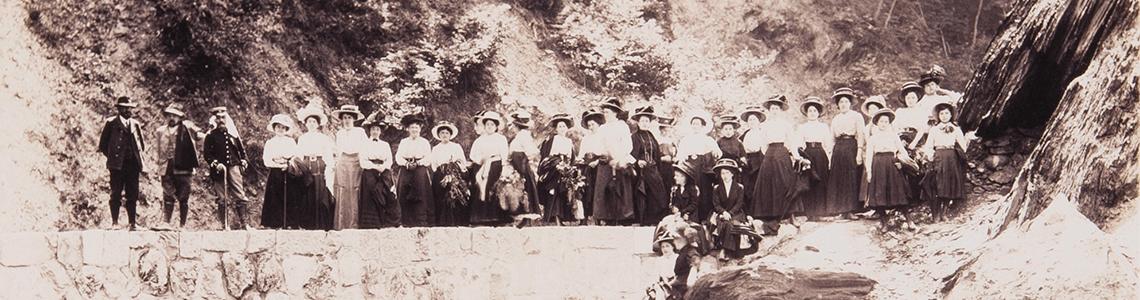 L'école normale d'institutrices de Chambéry sur le barrage de dérivation (torrent Morel). Paul Mougin 1910